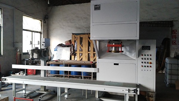 敞口袋包裝設(shè)備圖片